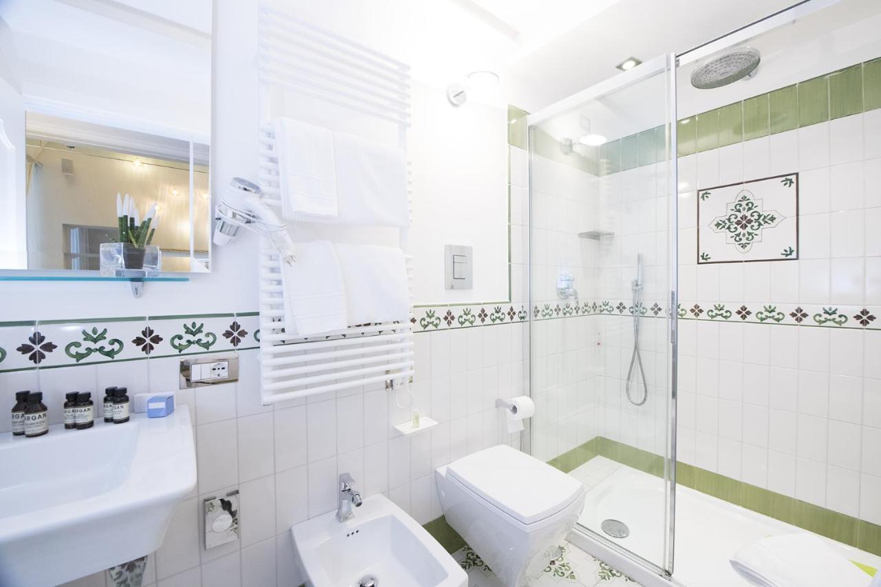 Guest house Diecisedici